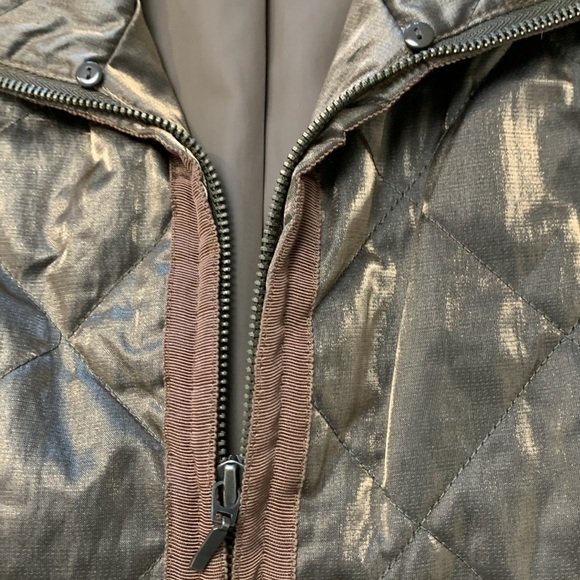 Chico’s  Bronze & Brown Lightly Padded Vest w Pockets, Nice Sheen to Fabric - Picture 15 of 16